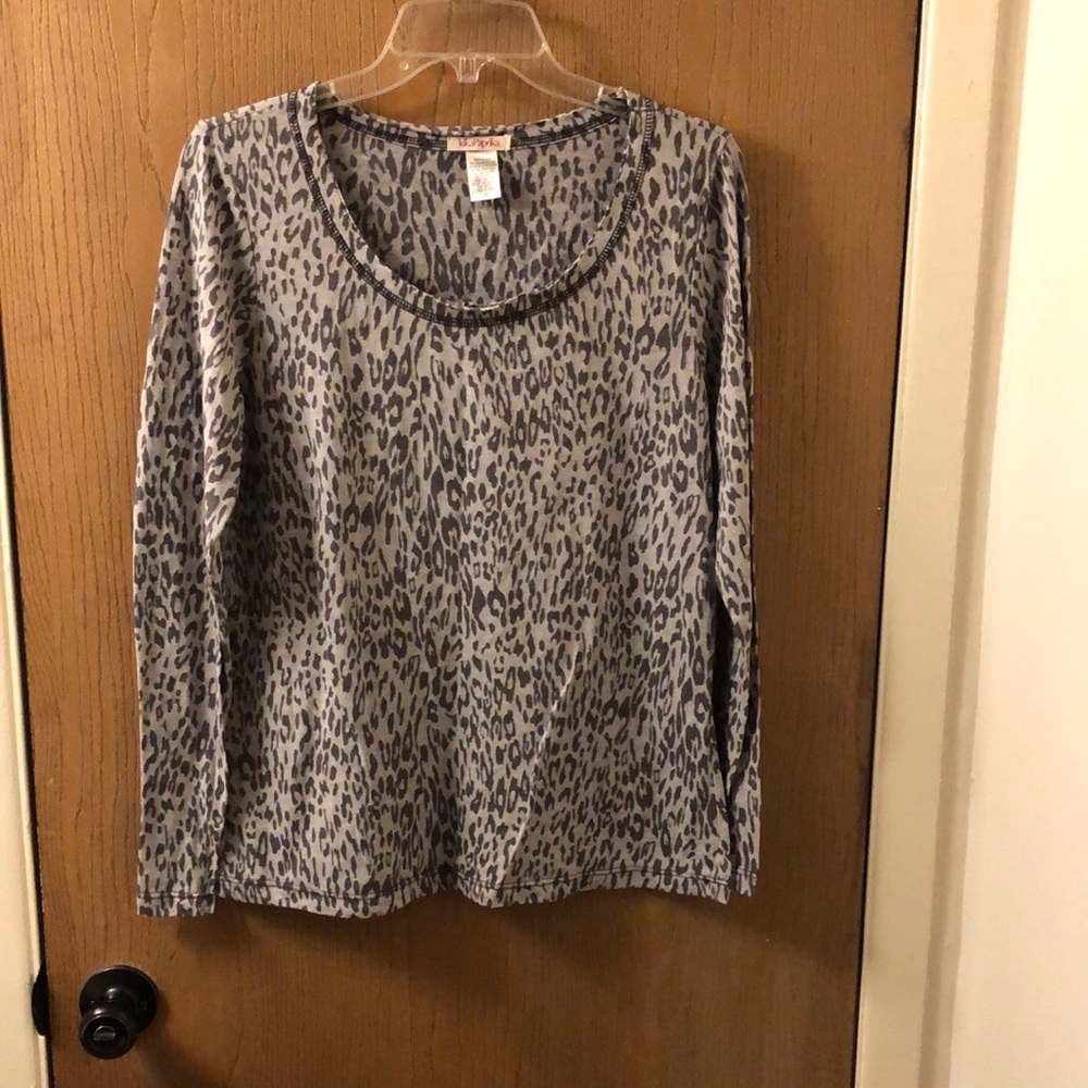 Cute Leopard top. Great for traveling. Very comfortable.